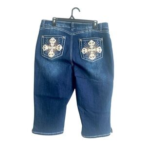 Blue Savvy Plus Size Back Embroidered Pockets Bermuda/Capri Denim Pants Size 20W